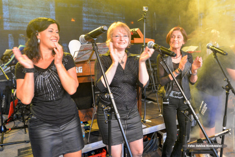 Rock Klassiker Freising 2022; von links nach rechts: Conny Kreitmeier, Elke Hausmaninger, Evi Melzer